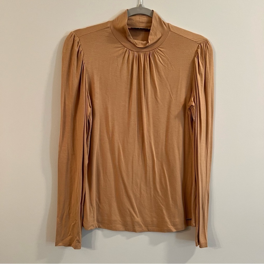 Women’s T Tahari tan turtleneck long sleeve blouse size small S